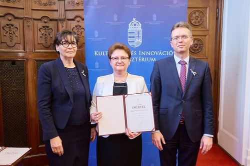 Kolléganőnk Karnerné Pethő Katalin elismerő oklevelet kapott